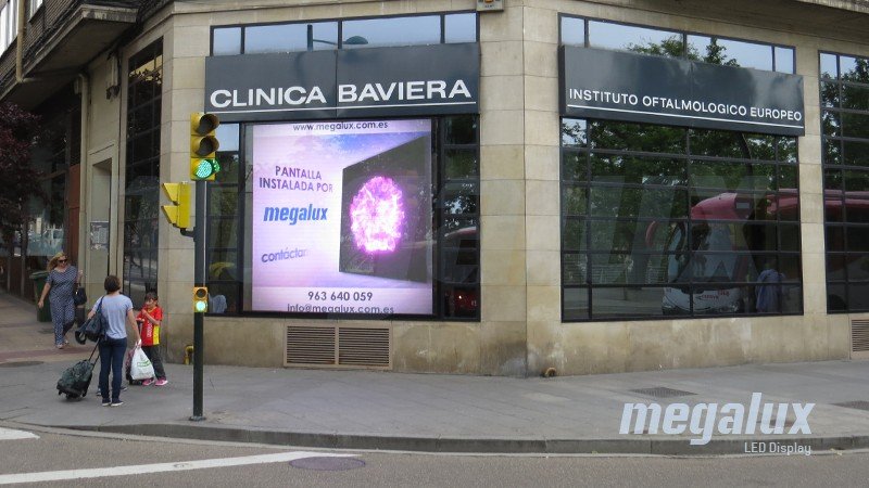 Espectacular pantalla LED Megalux en el centro histórico de Zaragoza