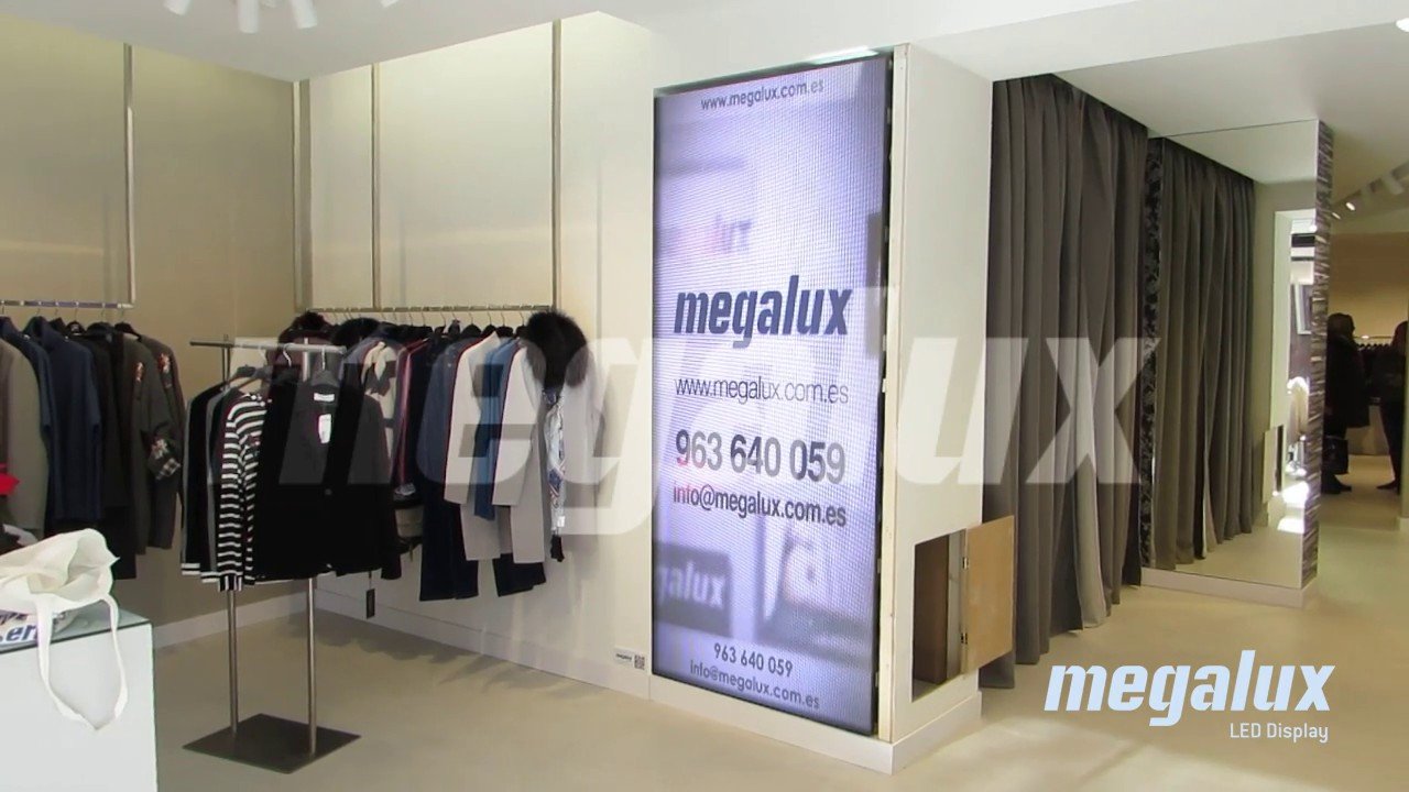 Boutique Balma Barcelona estrena pantalla publicitaria Megalux de gran formato