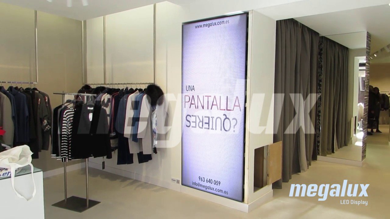 Boutique Balma Barcelona estrena pantalla publicitaria Megalux de gran formato