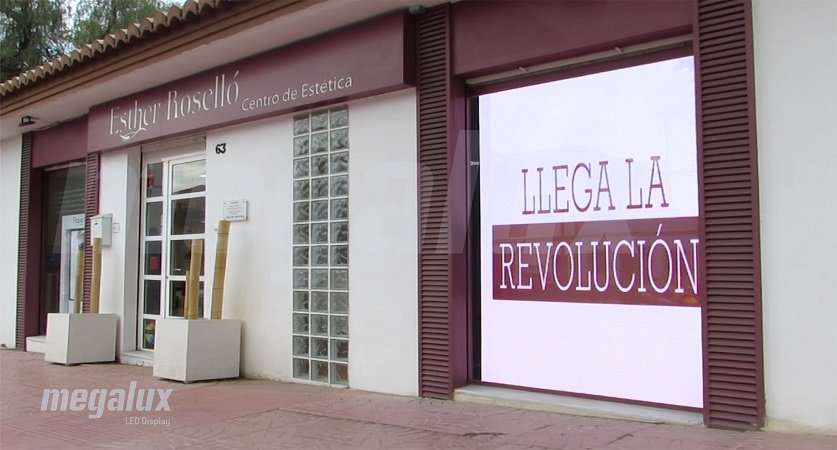 Clínica Estética Esther Roselló en Valencia instala impactante pantalla LED de Megalux