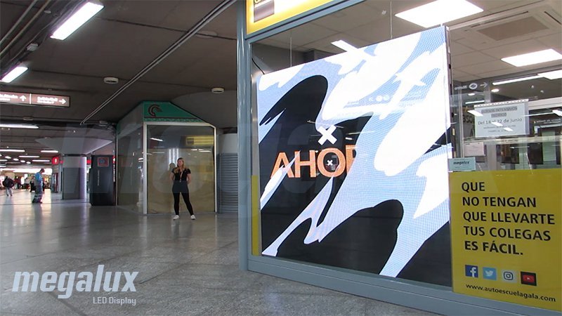 Impactante pantalla publicitaria de gran formato Megalux en la Estación de Atocha
