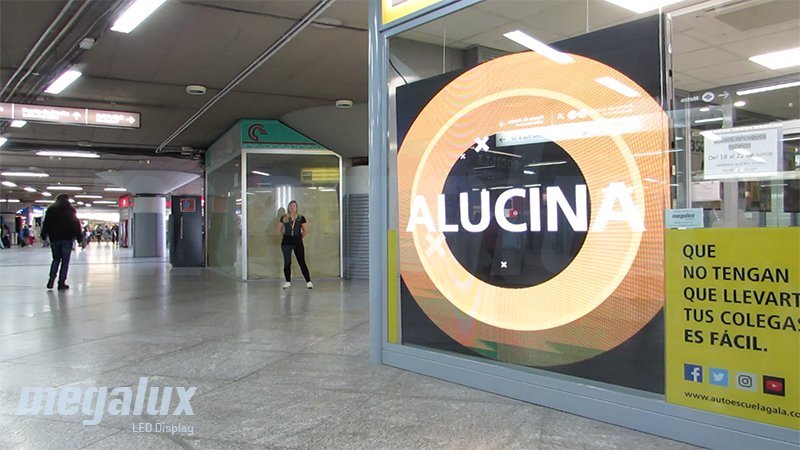 Impactante pantalla publicitaria de gran formato Megalux en la Estación de Atocha