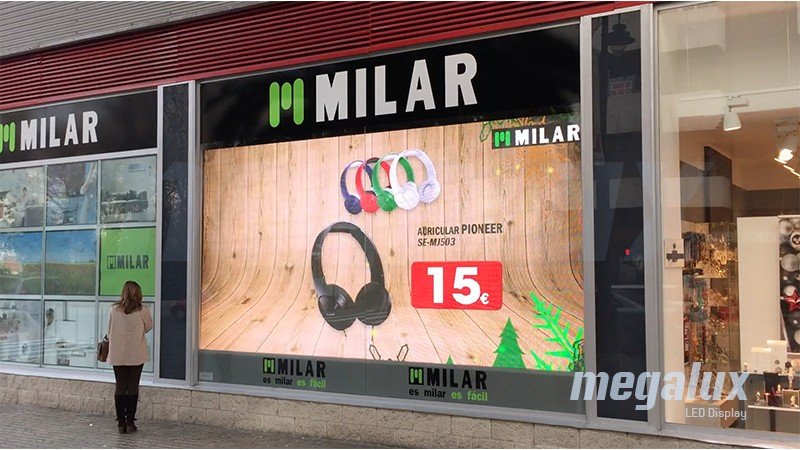 El centro comercial Alzamora estrena una espectacular pantalla LED Megalux