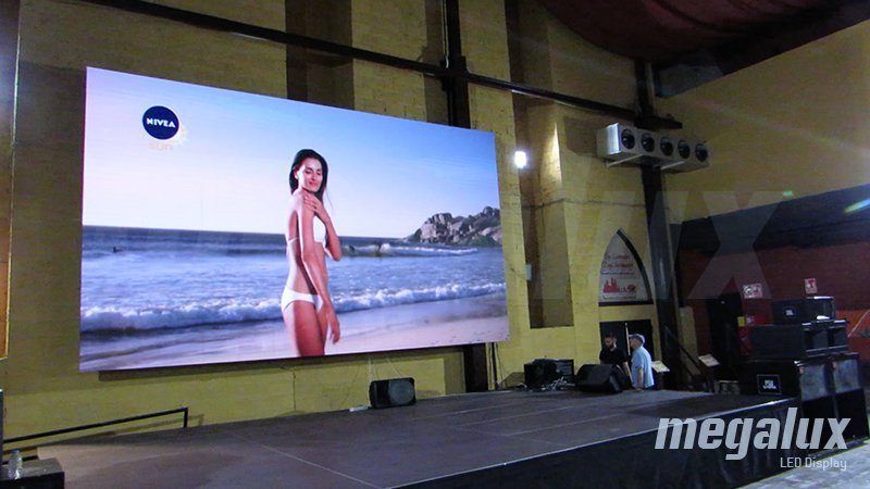Hotel & Resort Robin Hood instala pantalla gigante de Megalux LED Display