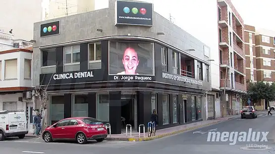 Pantalla-LED-Dr-Jorge-Requena-1-1