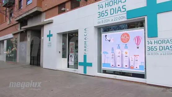 Farmacia-Tres-Cruces-Pantalla-LED-3