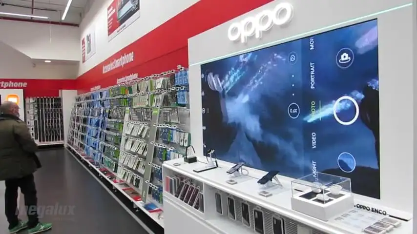 OPPO_moderniza_tiendas_pantallas-LED_Megalux_3